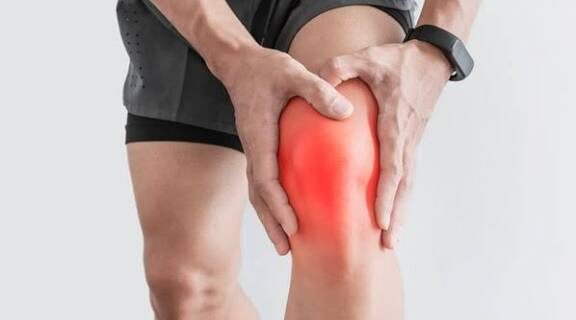 Dolor anterior de rodilla debido al síndrome de Hoffa o grasa infrapatelar.